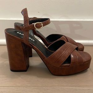 Platform sandals- NEW WORN!